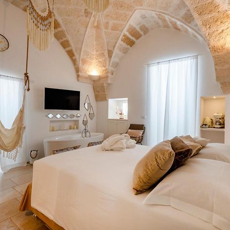 Apulia Charming Suites - Suite Perla con vista mare e hot Jacuzzi Savelletri Exterior foto