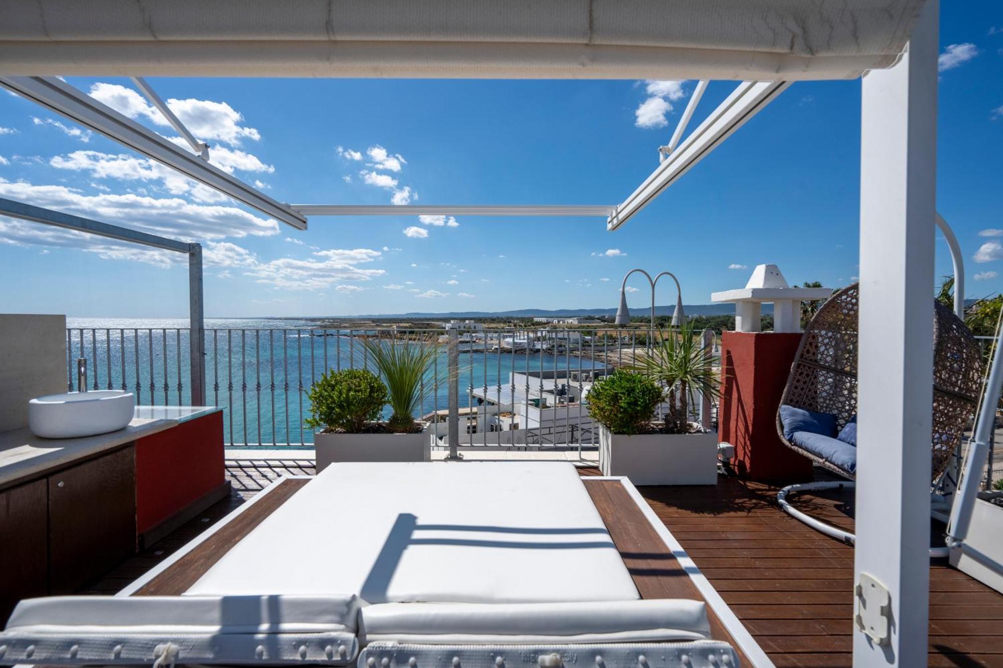 Apulia Charming Suites - Suite Perla con vista mare e hot Jacuzzi Savelletri Exterior foto