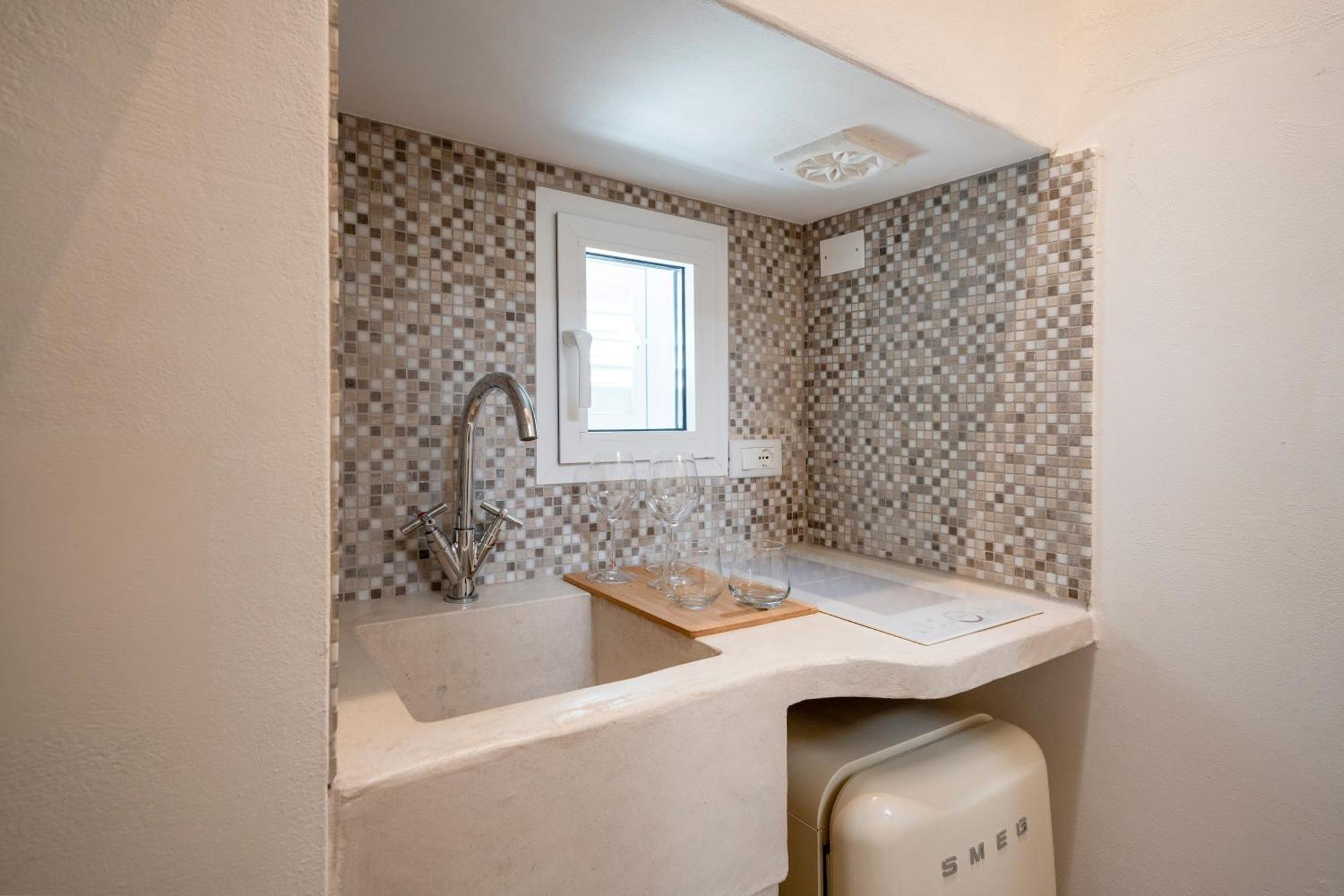 Apulia Charming Suites - Suite Perla con vista mare e hot Jacuzzi Savelletri Exterior foto