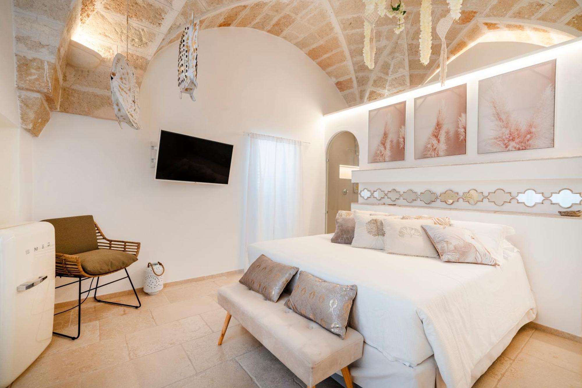 Apulia Charming Suites - Suite Perla con vista mare e hot Jacuzzi Savelletri Exterior foto