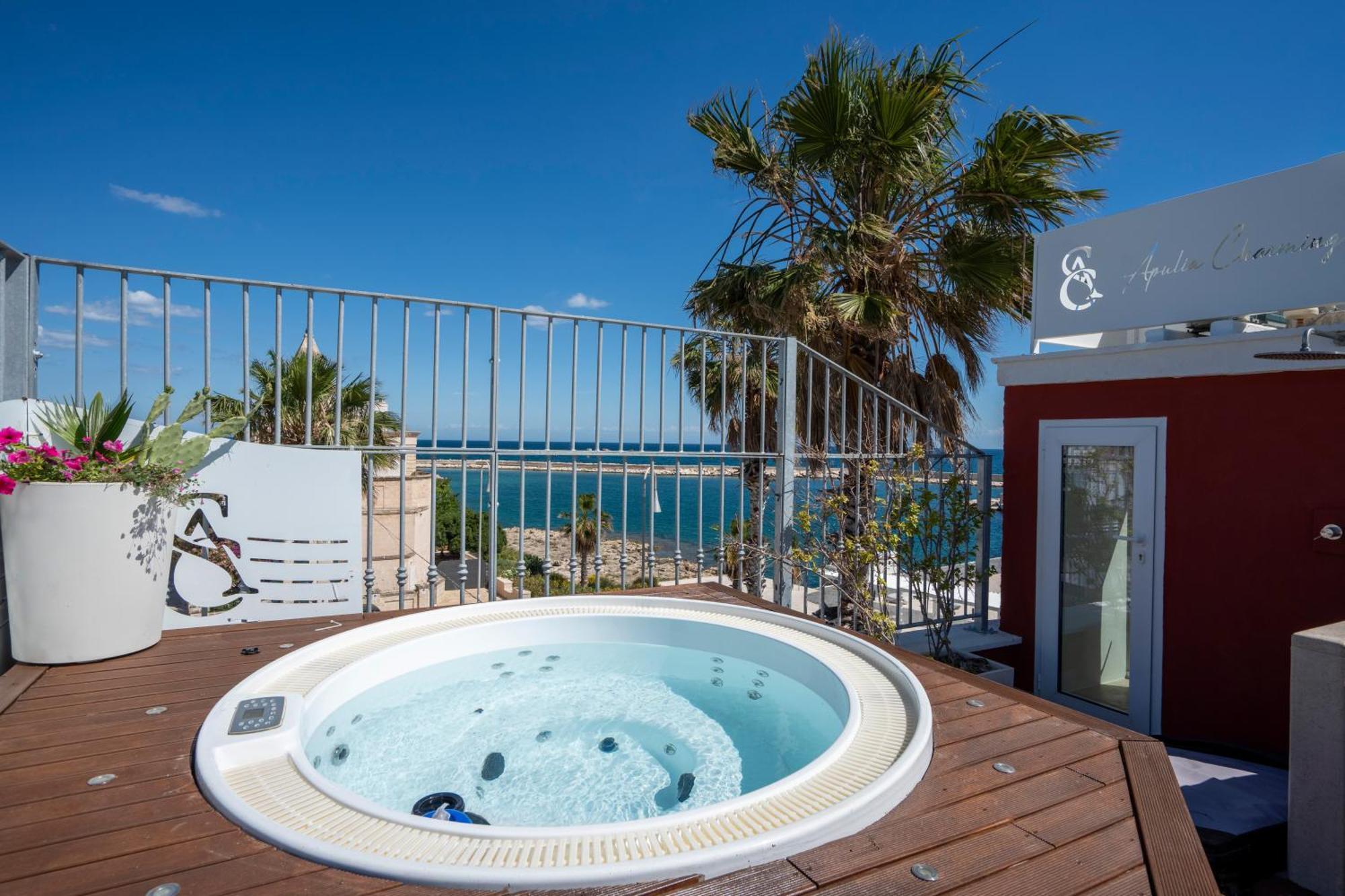 Apulia Charming Suites - Suite Perla con vista mare e hot Jacuzzi Savelletri Exterior foto