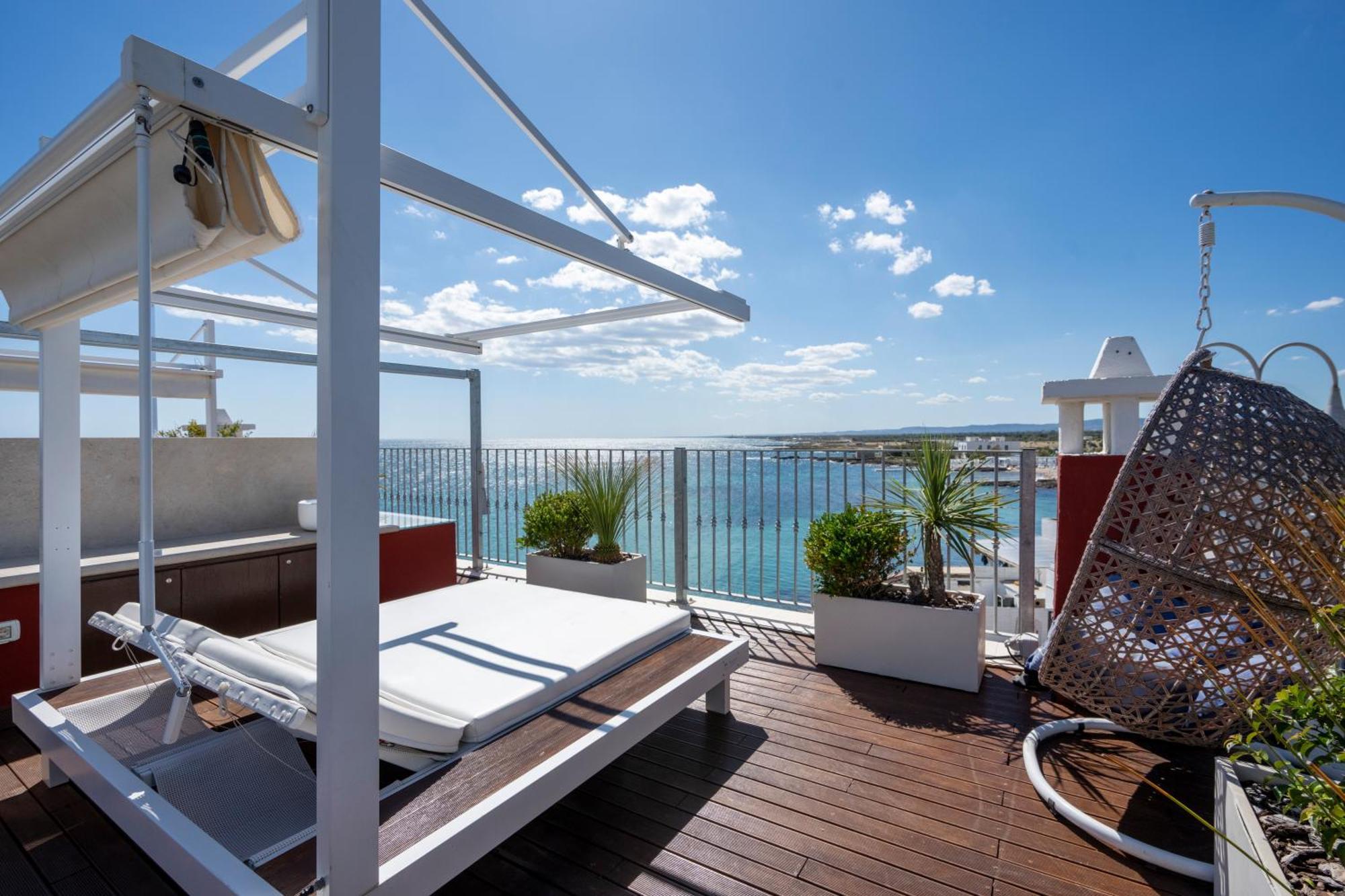 Apulia Charming Suites - Suite Perla con vista mare e hot Jacuzzi Savelletri Exterior foto