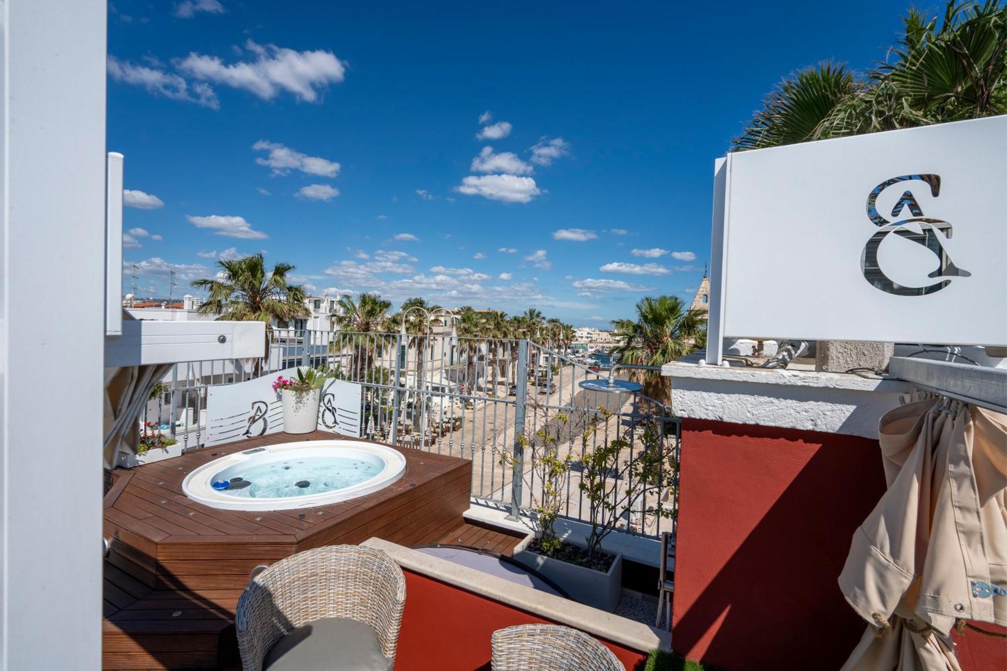 Apulia Charming Suites - Suite Perla con vista mare e hot Jacuzzi Savelletri Exterior foto